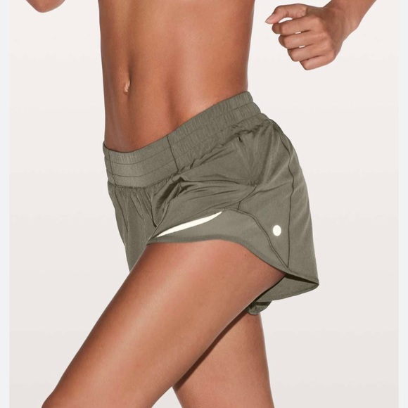 Lululemon / Hotty Hot Low-Rise Lined Short 2.5” - Picture 5 of 15